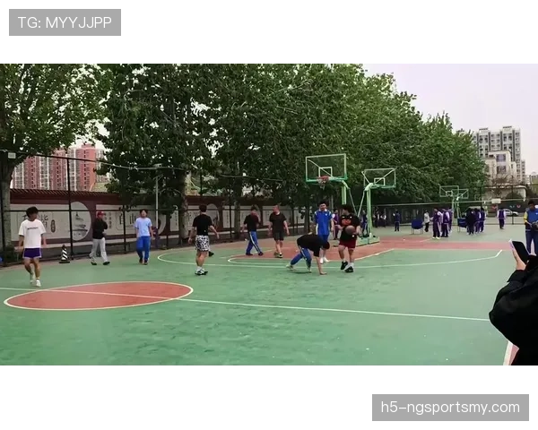 篮球违体犯规的具体判定标准与争议案例分析